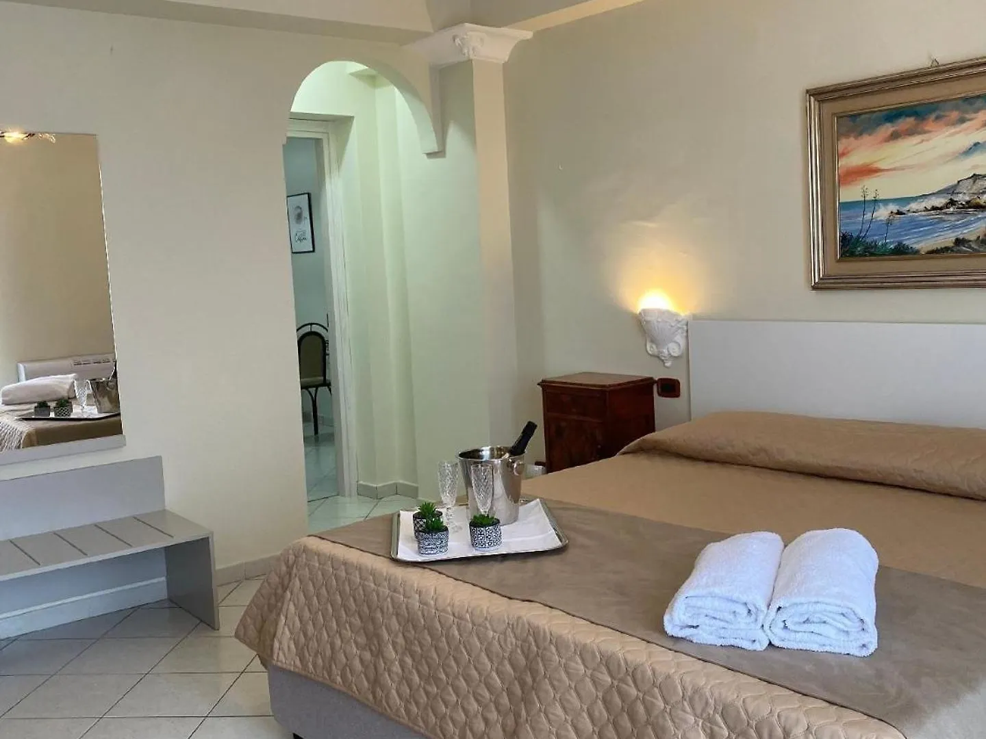 Scala Dei Turchi Palace Suiten Fuer 4 Personen In Realmonte