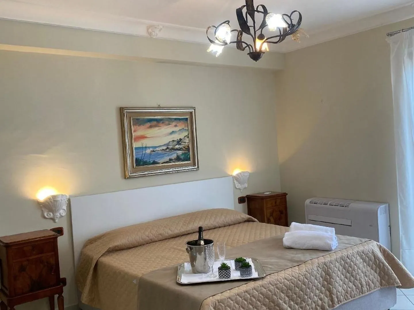 Scala Dei Turchi Palace Suiten Fuer 4 Personen In Realmonte